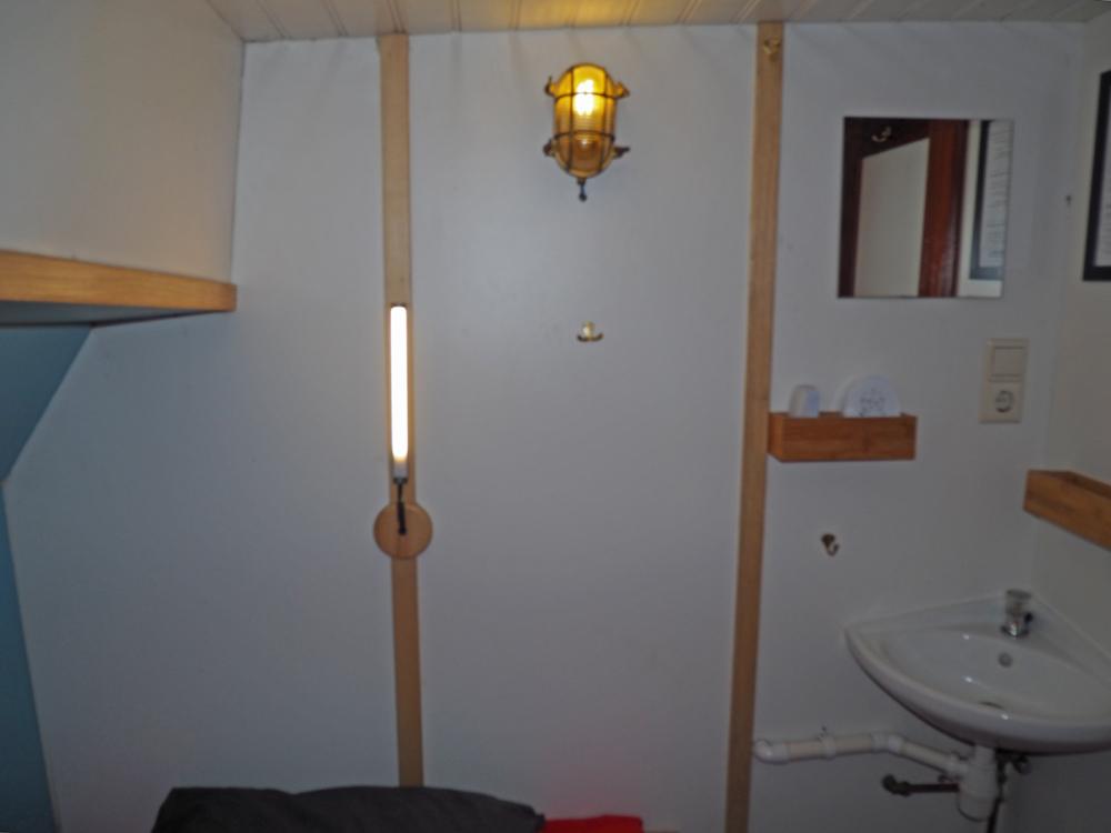 Fore ship, Accommodation